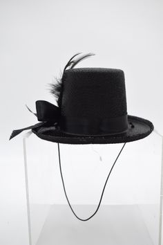 This season complete your look with this Women' Mini Black Glitter Mesh Top Hat. Each tiny hat features an elastic string to help keep the hat in place. This 1920s style small top hat has a black ribbon with a bow and matching black features attached on the side. Great for Cosplay, Theater, Causal, Prom and more. Each mini hat is about 3.5 inches tall. The hat is 7.5 inches long and 6.5 inches wide, including the small brim.  Wear it for Halloween! Spice up your costume. Lightweight and comfortable to wear. For ages 14 and older. ⭐Women' Mini Black Glitter Mesh Top Hat. Great for Adults and Teens!  ⭐This 1920s style small top hat has a black ribbon with a bow and matching black features attached on the side. Each tiny hat features an elastic string to help keep the hat in place.  ⭐Each min Gatsby Halloween, Small Top Hat, Glitter Mesh Top, Top Hat Fascinator, Tiny Hat, Mini Hat, Hat Fascinator, 1920s Style, Halloween Costume Accessories