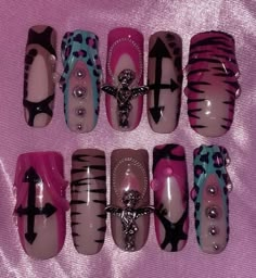 Nail Inspo Charms, Ongles Goth, Rose D, Goth Nails, Simple Gel Nails, Cookie Press, Beauty Make-up