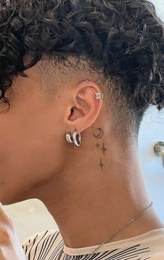 Tattoo inspo | Creative Tattoos For Women by  Luz Mattingly Neck Tattoo Ideas, Tattoo Font For Men, Small Neck Tattoos, Side Neck Tattoo, Neck Tattoos Women, Back Of Neck Tattoo, Neck Tattoo For Guys, Neck Tattoos