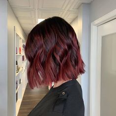 Short Red Balayage, Natural Dark Hair, Dark Curly Hair, Blonde Balayage Highlights, Dark Brunette Hair, Short Red Hair, Short Dark Hair, Hairstyle Short, Brunette Hair With Highlights