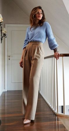 Wardrobe Minimalist, Midsize Fashion, Spring Forward, Woman Outfit, Spring Capsule, Outfit Chic, Spring Skirts