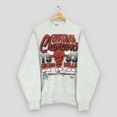 Vintage 90s Chicago Bulls NBA Sweatshirt Medium Chicago Bulls Central Division Champs Sweater Bulls American Basketball Gray Crewneck Size M Good Used Condition. No Stains and No Holes. Size (On Tag) : Size M **To make sure if it FITS YOU, refer at the exact measurements. Size Measurement (All measurements were taken lying flat) : Width [armpit to armpit] : 22.5 inches / 57 cm Length [shoulder to end of garment] : 28 inches / 71 cm THIS IS USED CLOTHING! PLEASE DON`T EXPECTED IT TO BE LIKE NEW O Throwback Long Sleeve T-shirt For Sports Events, Throwback Crew Neck Top For Streetwear, Throwback Long Sleeve T-shirt For Streetwear, Sporty Long Sleeve Basketball Top, Throwback Long Sleeve Letter Print T-shirt, Vintage Top For Fall Sports Events, Vintage Tops For Fall Sports Events, Vintage Tops For Sports Events In Fall, Throwback Graphic Print Top For Winter