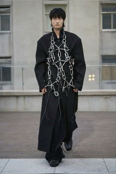 Avangard Fashion Men, High Neck Outfit, Avangard Fashion, Concert Style, Fashion Forward Outfits, Fashion Moodboard, Photography Poses For Men, Mood Board Fashion, Fashion Weeks