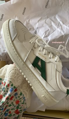 Aesthetic Trainers, Aesthetic Shoes Sneakers, Vintage Shoes Sneakers, Sneakers Aesthetic, 2023 Shoes, Dr Shoes, Fresh Shoes, Shoe Inspiration