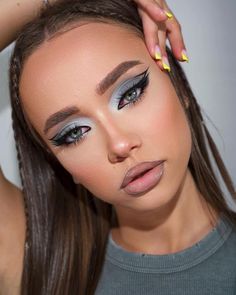 Extravagant Makeup, Makeup Ojos, Rhinestone Makeup, Everyday Makeup Tutorials, Edgy Makeup, Pink Eyeshadow, Eye Makeup Art, Makeup Designs