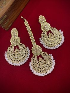 Medium to over size chandbali and matching Tikka. Earring is about 5 inch long and 3 inch wide. brass made and crystal beads.. Polki Chandbali, Polki Necklace, Lavender Pink, Kundan Earrings, Over Size, Head Accessories, Stunning Earrings, Anklet Jewelry, Body Jewellery