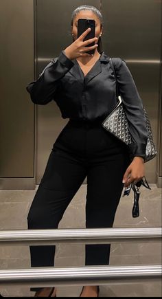 Buissnes Woman Aesthetic Black, Interview Outfit All Black, Office Girly Outfits, Formal Attire Women Aesthetic, All Black Receptionist Outfit, Corporate Aesthetic Woman Outfits, Professional Outfits Women Black Women, Receptionist Outfit Front Desk Black Women, All Black Proffesional Outfit