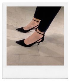 The FITTING ROOM - Suede Alexander Wang - Style by Kling - Elin Kling Black Kitten Heels, Kitten Heel Shoes, Fitting Room, Black Kitten, Low Heel Shoes, Fashion Room, Shoes Shoes, Flat Shoes, Alexander Wang