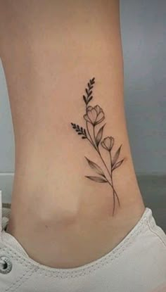 Inside Ankle Tattoos, Flower Tattoos For Women, Tattoo Kids, Tattoos For Females, Simple Flower Tattoo, Tato Henna, Ankle Tattoos For Women, Small Flower Tattoos