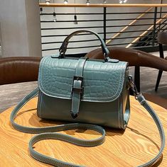 Shipping: Worldwide Express Shipping AvailableDelivery time: 7-15Days Fast ShippingReturns: Fast refund, 100% Money Back Guarantee. Small Hand Bags, Vintage Shoulder Bag, Casual Tote, Design Minimalista, Types Of Bag, Small Handbags, Shoulder Tote Bag, Tote Purse, Square Bag