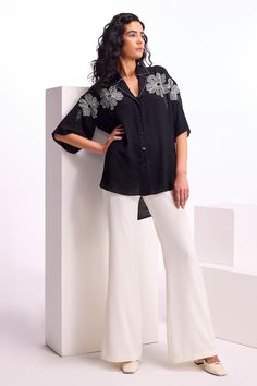 Black high-low hem shirt with floral embellishments. - Aza Fashions Embellished Shirt, Summer 2025, Trendy Fashion Tops, Shirts Black, Fashion App, Shirt For Women, Black Linen, Online Tops, Women Tops