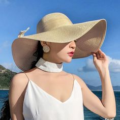 Brand New Bowknot Big Brim Straw Hat In Beige. Perfect For Spring Or Summer. Casual Beige Party Hat, Chic Hats For Garden Party And Beach Season, Chic Cream Hats For Beach Season, Chic Cream Hat For Beach Season, Beige Sun Hat For Summer Party, Chic Cream Boater Hat For Beach, Elegant Sun Hat For Vacation, Casual Party Sun Hat For Spring, Casual Sun Hat For Beach Season Parties