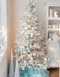 Extremely Lovely & Cute Coastal Christmas Decorations Ideas- Cozy DIYs Christmas Foyer, Christmas Styling, Christmas Tree Decorated, Glam Christmas