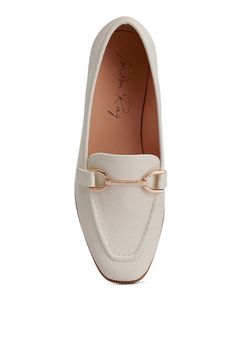 A sophisticated classic cut pair of loafers are a staple in every shoed robe. These with the metallic horse bit embellishment give a sharp and sleek look to the whole design and offer a comfortable fit with light cushion insoles.Type: LoafersUpper Material: Faux LeatherOuter Sole: TPRFlat HeelsClosed Almond ToeHorse bit EmbellishmentSH4727Made In: ChinaMaterial Composition: Faux Leather Flat Heels, Luxe Clothing, Flat Loafers, Embellished Flats, Horse Bits, Summer Trends, Sleek Look, Loafer Flats, Latest Fashion Trends