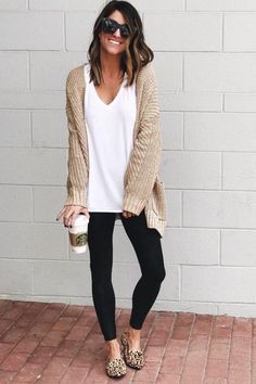 Work From Home Outfit Ideas, Black Leggings Outfit, Estilo Hippie, Looks Street Style