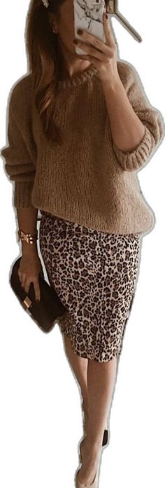 Chunky Sweater Business Casual, Pencil Skirt Outfits Casual Fall, Professional Photo Shoot Outfits, Skirts And Sneakers Outfit, Leopard Pencil Skirt, Edgy Elegance, Skirt Diy, Brown Knit Sweater