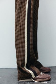 PLAID PANTS WITH SIDE STRIPE - Brown | ZARA United States Side Stripe Pants Outfit, Muji Clothing, Plaid Trousers Outfit, Pants With Side Stripe, Side Stripe Jeans, Side Stripe Pants, Stripe Pants Outfit, November Outfits, Side Stripe Trousers