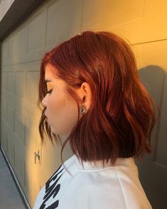 Dark Ginger Hair, Hairstyle Bob, Rambut Brunette, Short Red Hair, Dark Red Hair, Hair Color Auburn, Trendy Hairstyle