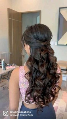 Curls Half Up Half Down, Baraat Outfit, Debs Hair, Reception Hairstyles, Bridesmaid Hair Inspo, Matric Farewell, Bridemaids Hairstyles, Spanish Flags