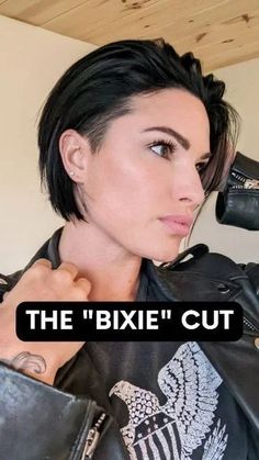 Bixie cut corte de pelo Undercut Ideas For Women, Edgy Short Hair Styles, Growing Out Undercut, Best Undercut Hairstyles, Hair Fixing, Edgy Short Hair, Penteado Cabelo Curto, Undercut Hairstyles