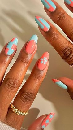 32 Nail Ideas for April That Put a Fresh Twist on Spring Manicures Color Block Nails, April Nails, Velvet Nails, Pastel Nails, Nail Designs Spring, Floral Nails, Green Nails