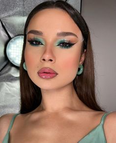 Glam Green Makeup, Make Up Verde, Green Full Glam Makeup, Green Sultry Makeup, Metallic Green Eye Makeup, Makeup Kawaii, Rave Green Makeup, Green Mermaid Eye Makeup, Makeup Ojos