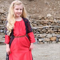 Kurdish Dress Aesthetic, Kurdish Clothes Girl, Kurdish Girl, Photo Girly Kurdish, Akre Kurdistan, Kurdish Meme, Beautiful Girls Dresses, Aesthetic Movies, Traditional Dress