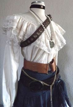 Space Pirate Aesthetic Outfit, Coquette Pirate, Old West Saloon Girl, Pirate Outfit Female, Pirate Costume Women, Women Pirate, Pirate Halloween Costume, Pirate Aesthetic, Old West Saloon