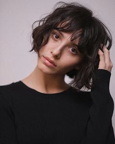 Short Hair Fringe, Wavy Bangs, Short Wavy Haircuts, Short Wavy Bob, Choppy Bob Haircuts, Fall Hair Cuts, Cool Short Hairstyles, Short Wavy Hair