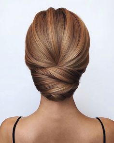 Sanggul Modern, Easy Updo Hairstyles, Long Hair Updo, Wedding Hair Inspiration, Low Bun, Penteado Cabelo Curto, Wedding Hair And Makeup, Long Curly Hair, Bride Hairstyles