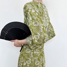 Material: PolyesterSzie: M. L.Color: GreenSeason: Spring. SummerOccasion: Leisure. Outdoor. Daily. VacationSize Info.M: Bust 102cm. Length 116cm. Waist 72cmL: Bust 106cm. Length 117cm. Waist 76cm Elegant V-neck Kimono For Spring, Fitted V-neck Kimono For Summer, Green Kimono Sleeve Dress For Spring, Elegant Floral Print V-neck Kimono, Fitted Long Sleeve Summer Kimono, Fitted Long Sleeve Kimono For Summer, Elegant Green V-neck Kimono, Elegant V-neck Green Kimono, Fitted Green Spring Kimono