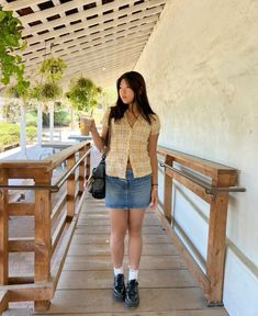 Casual Summer Outfits Japan, Summer Outfits With Docs, Japan Outfits Summer, Japan Spring Outfit Travel, Japan Outfit Summer, Tokyo Summer Outfits, Japan Summer Outfit, Low Rise Jeans Outfit, Vintage Summer Outfits