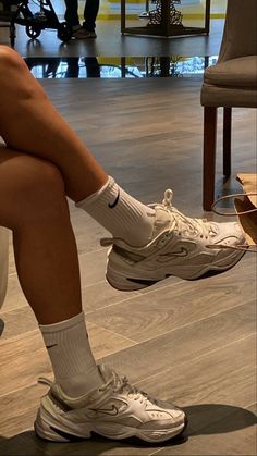 Aesthetic Shoes Sneakers, Pinterest Live, Cat Simple, Nike Gym Shoes, Pure Aesthetic, Books Recommendations, Shoes Aesthetic, Reel Ideas, Dad Sneakers