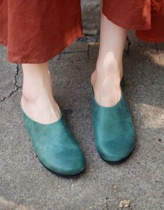 Handmade Retro Leather Flat Slippers — Obiono Green Slip-on Mules, Casual Green Leather Clogs, Green Casual Mules With Leather Footbed, Casual Green Flat Mules, Green Leather Slip-on Mules, Green Leather Footbed Mules For Summer, Green Leather Sole Mules For Spring, Green Summer Mules With Leather Footbed, Summer Green Mules With Leather Footbed