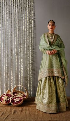 Eid Fashion, Photoshoot Backdrops, Fashion Model Poses, Iranian Women Fashion, Indian Photoshoot, Saree Photoshoot, Indian Designer Outfits, Designer Dresses Indian, Desi Fashion