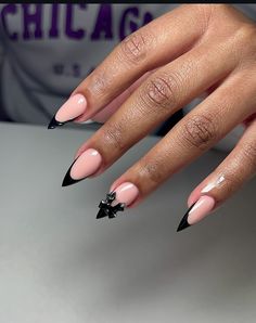 Black stilettos nails inspo Stilettos nails with bow charm inspo Black nail inspo Clean Black Nails, Black Tips Almond Nails, Stiletto Bow Nails, Stiletto Nails With Bows, Alomd Nails Cute French, Black Almond Nails French Tip, Short Stiletto French Tip Nails, Stiletto Black French Tip Nails, Black Nails Acrylic Almond