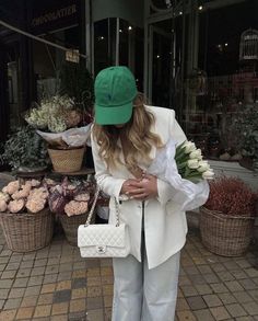 Green Hat Outfit, Ootd Moodboard, Business Lady Outfits, Verde Aesthetic, White Chanel Bag, Chanel Bag Outfit, Power Outfit, Blazer And Jeans, Yellow Aesthetic Pastel