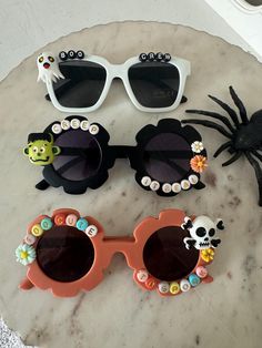 Limited edition! These Halloween insides sunglasses are SO cute! Add your littles name or a spooky saying in the personalize box at checkout. Each style sunglass comes as shown, we are not able to switch charms/colors of sunglasses.   ≫ PRODUCT DETAILS ◈ 1. All letters are capitalized in black font  ◈ 2: Use the personalize box at checkout to let us know NAME (or fun wording) ◈ 3. Lightweight but firm: these colorful sunglasses are made of resin lens and plastic frame, safe and reliable, lightwe Cute Black Sunglasses With Uv Protection, Trendy Tinted Sunglasses For Costume Party, Trendy Halloween Sunglasses With Gradient Lenses, Fun Party Sunglasses For Halloween, Halloween Sunglasses With Tinted Lenses, Halloween Tinted Sunglasses, Fun Halloween Party Sunglasses, Fun Black Sunglasses With Glass Lenses, Fun Black Halloween Sunglasses