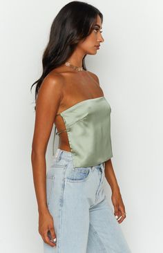 Green Strapless Top



This olive green top will be an amazing additon to your wardrobe! Pair with jeans and heels for a fun dinner look with friends!



Two adjustable ties at back of top



Unlined



Cropped length



Open back



Lightweight material with no stretch