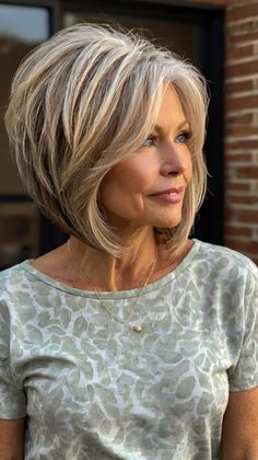 💅💫 Sculpt the High-end Christmas Hairstyles cute christmas hairstyles | Customized 💇 Cute Natural Braids, Cute Christmas Hairstyles, Short Stacked Hair, Short Bobs, Hairstyles Cute, Hairstyles For Women Over 60, Natural Braids, Chin Length