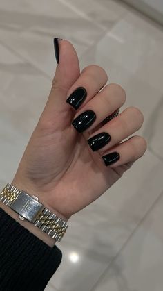 Black Small Nails Ideas, Super Short Black Nails, Black Nails Short Square, Black Natural Nails, Black Nail Inspo Short, Square Black Nails, Black Square Nails, Black Short Nails, Short Black Nails