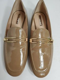 Tahari woman Flat Sheen nude brown Shoes salty 6.5M~ New!~sheen light nude brown faux leather with gold  front turn lock button accent make chic& classy  looks~ new without box!~  0.5" heel flat form loafer~ Shipped with USPS Priority Mail. Gold Fronts, Brown Shoes, Classy Chic, Brown Shoe, How To Look Classy, Loafers For Women, Womens Flats, Loafer Shoes, Priority Mail