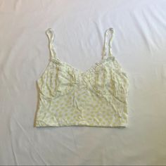 Elastic Back Adjustable Straps Yellow Crop Top With Built-in Bra For Spring, White Floral Print Camisole Crop Top, Summer White Bra-friendly Tank Top, Summer White Bra Friendly Tank Top, Summer Tank Top With Sweetheart Neckline And Built-in Bra, Trendy Spring Crop Top With Sweetheart Neckline, Spring Trendy Crop Top With Sweetheart Neckline, White Crop Top With Sweetheart Neckline For Spring, Casual Spring Crop Top With Sweetheart Neckline