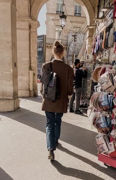 It’s one thing to have an idea about what Parisian style is and to know the wardrobe staples you need in your wardrobe. (Loafers? Check. Blazer? Check.) And it’s another to see how Parisians are wearing these items. Check out these 20 Parisian outfits I captured on the streets of Paris to get ideas of outfit ideas you could put together that the Parisians are wearing right now! Blazer Parisian Style, Outfit With Backpack, Spring Parisian Style, Parisian Chic Style Winter, Winter Parisian Style, Parisian Style Winter, French Style Parisian Chic, Parisian Street Style, Style Parisian Chic