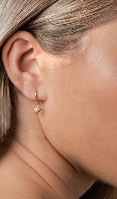 Minimal Gold Earrings Studs, Simple Gold Earings, Earing Designs Gold, Earring Design Ideas, Simple Earing, Earrings Design Gold, Minimal Gold Earrings, Simple Earrings Gold, Simple Earring Designs