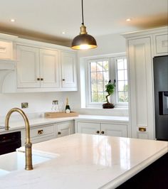 Luxury quartz worktop at affordable price Dream Kitchen Aesthetic, Granite Worktop Kitchen, Kitchen Quartz, Luxury Kitchen Island, Quartz Worktop, Granite Worktops, Cream Kitchen, Kitchen Aesthetic, Quartz Kitchen