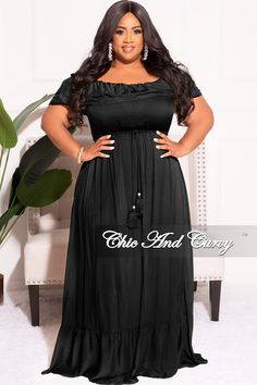 LiningPolyester %: 100 Self Rayon %: 100 Model is wearing 1x Rodeo Dress, Chic Resort Wear, Plus Size Off The Shoulder, Maxi Skirt Crop Top, Long Flowy Dress, Casual Couture, Chic And Curvy, Plus Size Models, Tiered Maxi Dress