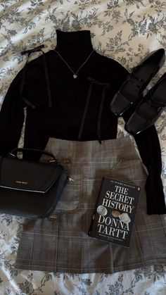 dark academia outfit Dark Academia Steampunk Outfit, Dark Academy Fashion, Dark Academia School Outfits, Dark Academia Night Outfit, Dark Wardrobe Aesthetic, Dark Academia Aesthetic Accessories, Dark Academia Blazer Outfit, Book Store Outfit Aesthetic, Dark Academia Outfit Women Skirt