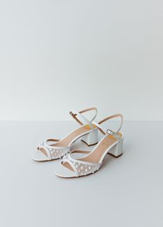 'Ellie' leather wedding shoes with delicate pearl embroidery. This design features a soft slingback with a silver color buckle and elegant open peep toe. The block heel is 5 cm / 2 inches high.  Inside there is a soft memory foam insole, which gives a feeling of additional comfort when walking. Tunit outsole is made of a mixture of leather chips and rubber, it's more wear-resistant than leather and more durable. Also, we use soft natural upper materials that wear well and take the shape of the f Short Wedding Heels, Wedding Dress With Shoes, Wedding Low Heels, Bridal Shoes Block Heel, White Wedding Sandals, Wedding Block Heels, Low Heel Bridal Shoes, Bridal Shower Shoes, Bridal Shoes Comfortable