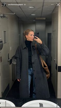 Long Dress Coat Outfit, Windy Cold Day Outfit, Wool Coat Outfit Aesthetic, Fall Jackets Aesthetic, Outfits Of The Week Winter, Ballerina Athleisure, Scandinavian Winter Style, Cophengan Style Outfit, Rainy Nyc Outfit